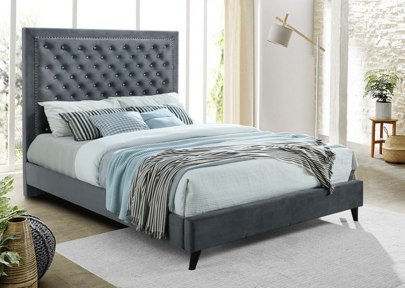 IF 5680 - Deep Upholstered Grey Bed - King / Tres Grand Lit